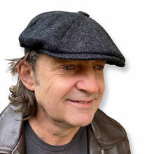 Load image into Gallery viewer, Black Carlisle Hats newsboy cap made of Shetland wool and twill fabric, medium size 58cm, with a classic vintage style.