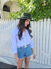 Load image into Gallery viewer, Green Carlisle Hats Spanish Riding Cowboy Hat with an 8cm brim, featuring a classic western style.