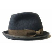 Load image into Gallery viewer, Carlisle Hats Elwood Grey Fedora with stingy brim, featuring a classic fedora design and a stylish grey felt finish.