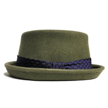 Load image into Gallery viewer, Carlisle Hats Pork Pie Fawn B, a stylish tan pork pie hat with a classic brim and band, displayed on a plain background.