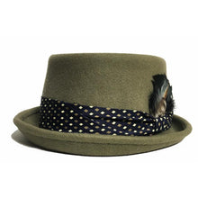 Load image into Gallery viewer, Carlisle Hats Pork Pie Fawn C, classic tan pork pie hat with a rounded crown and narrow brim, stylish and timeless accessory.